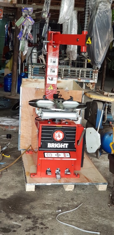 máy tháo lốp Bright