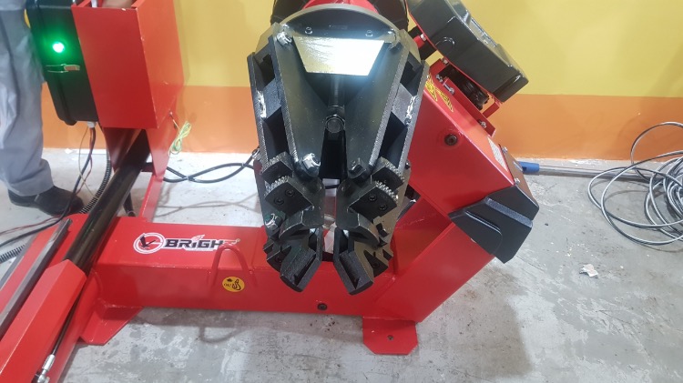 Máy tháo mở vỏ xe tải cỡ lớn Bright