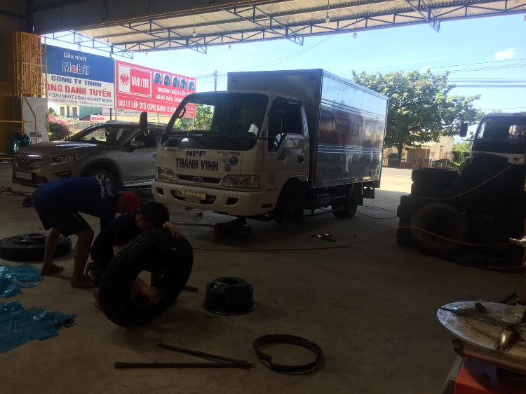 Thay lốp vá lốp