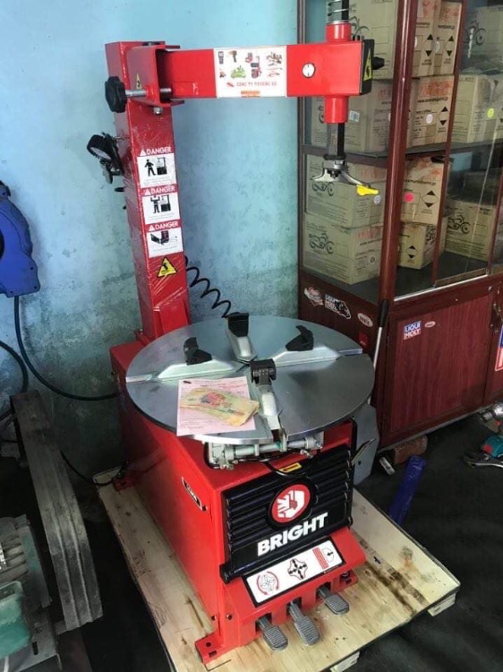 máy tháo lốp Bright