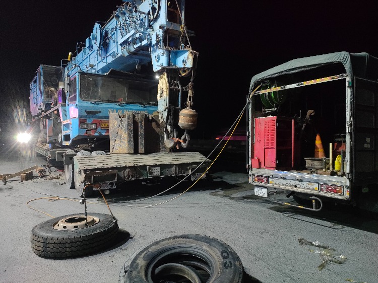 Cứu hộ Cao tốc lộ tẽ 