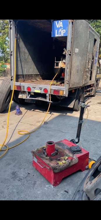 Vá lốp lưu động cao tốc Hoài Nhơn - Quảng Ngãi 