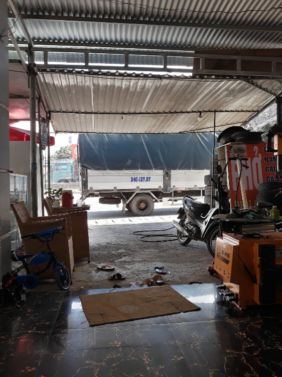 Trí trần vá vỏ ôtô. Vá bầu hơi nhíp xe mỹ