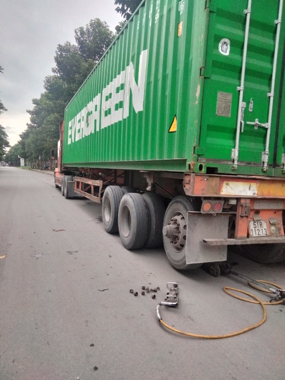 Vá vỏ lưu động trảng bàng 