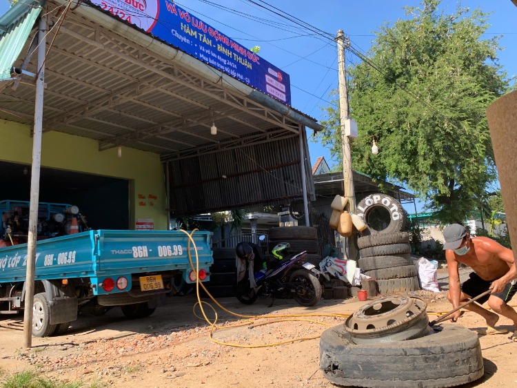 VÁ VỎ Ô TÔ LƯU ĐỘNG MINH ĐỨC