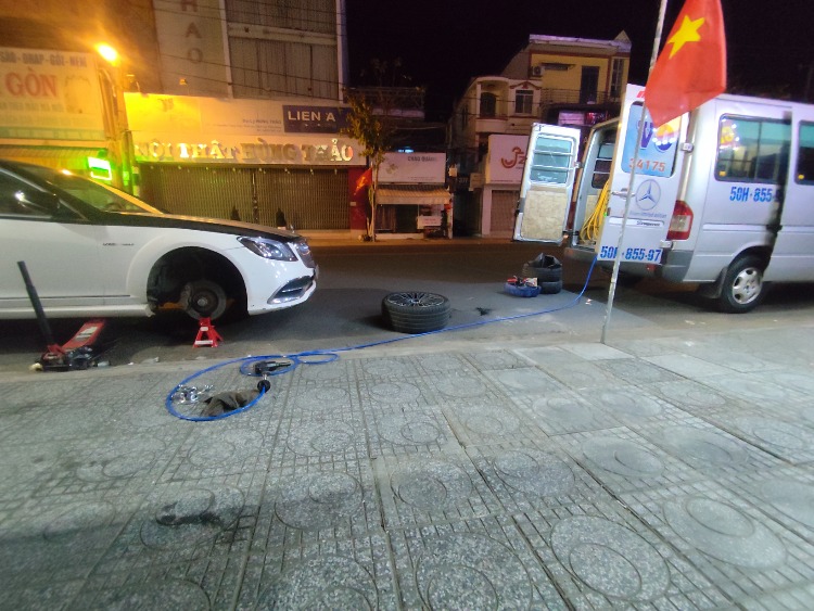 Vá vỏ lưu động Rạch giá 24/24 & rữa xe - mua bán vỏ Thái Sơn