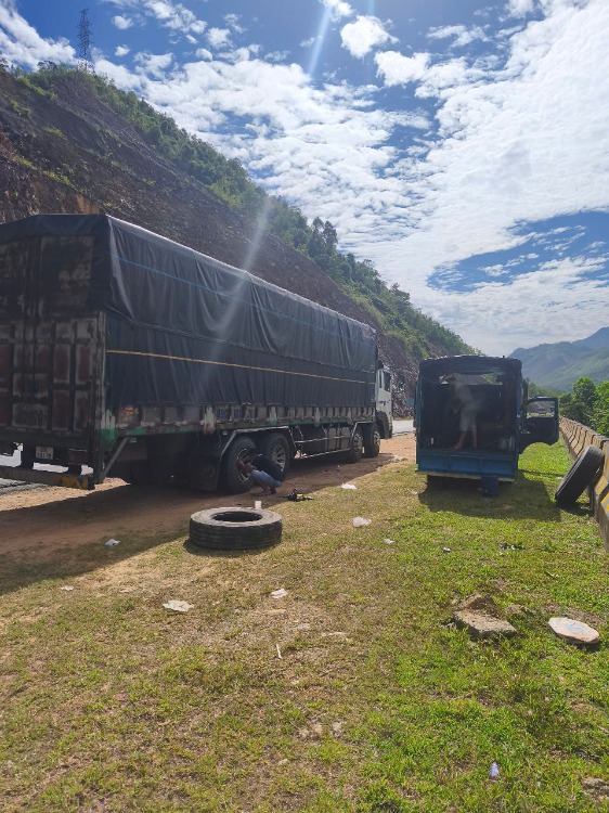Lực lốp- vá lốp ô tô lưu động 24/24